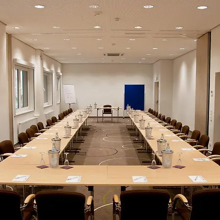 B&f Am Neumarkt فندق باد هيرسفيلد