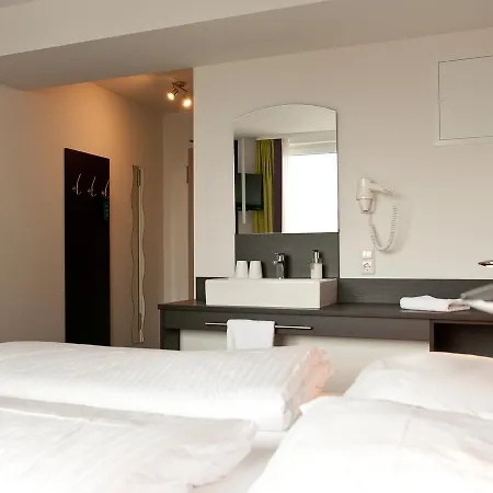 B&f Am Neumarkt فندق 3*